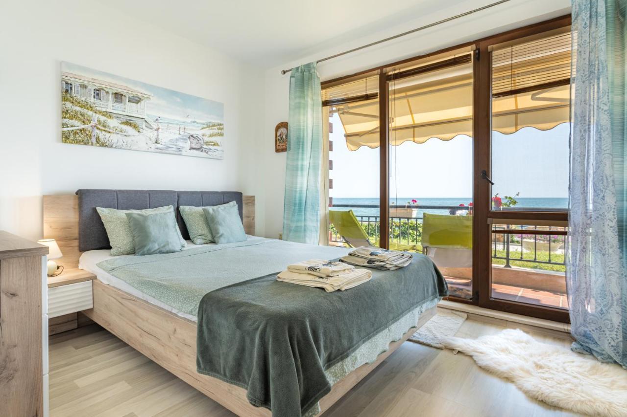Apartments Poemia- Sea View, Free Parking, Complex Carpe Diem Балчик Екстериор снимка