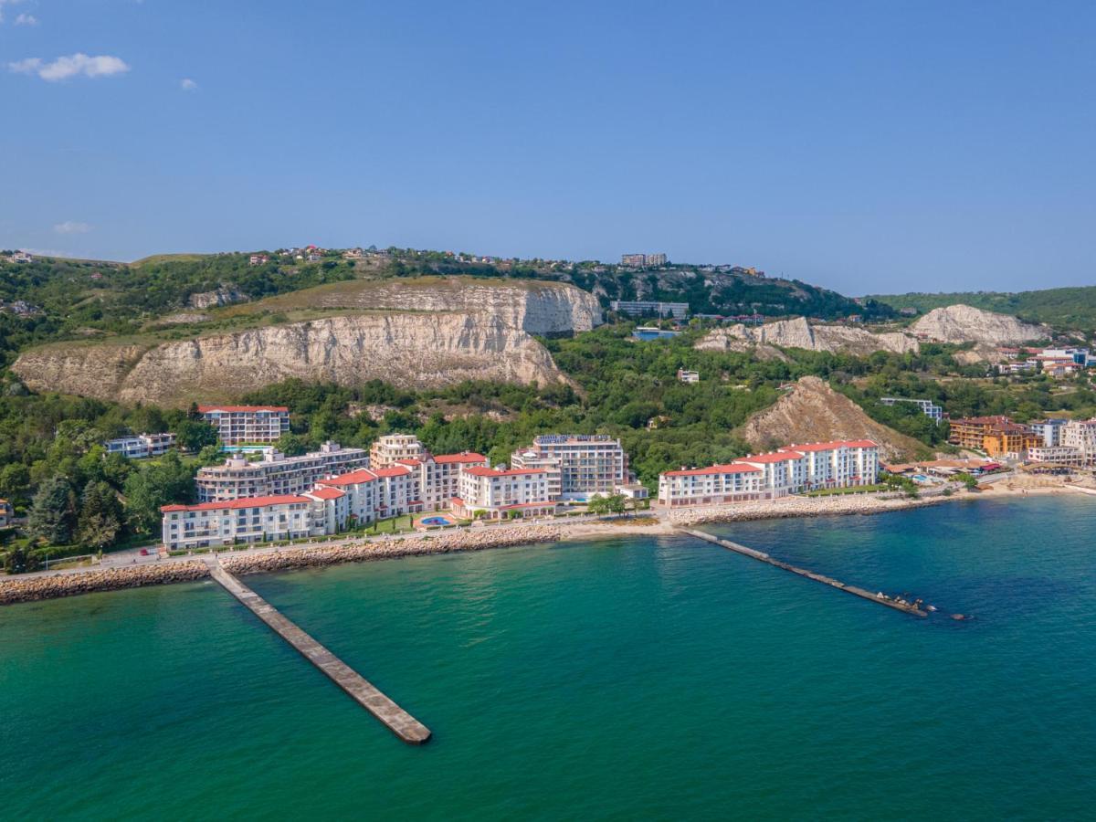 Apartments Poemia- Sea View, Free Parking, Complex Carpe Diem Балчик Екстериор снимка